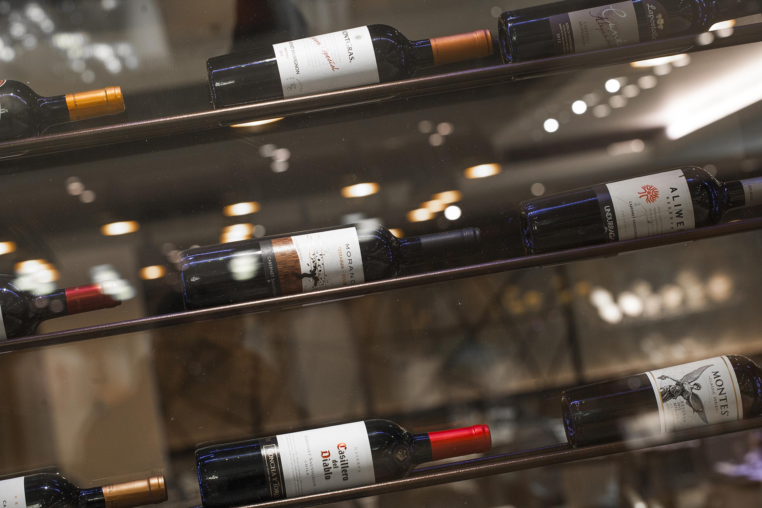 Hotel Regal Pacific סנטיאגו מראה חיצוני תמונה Wine bottles