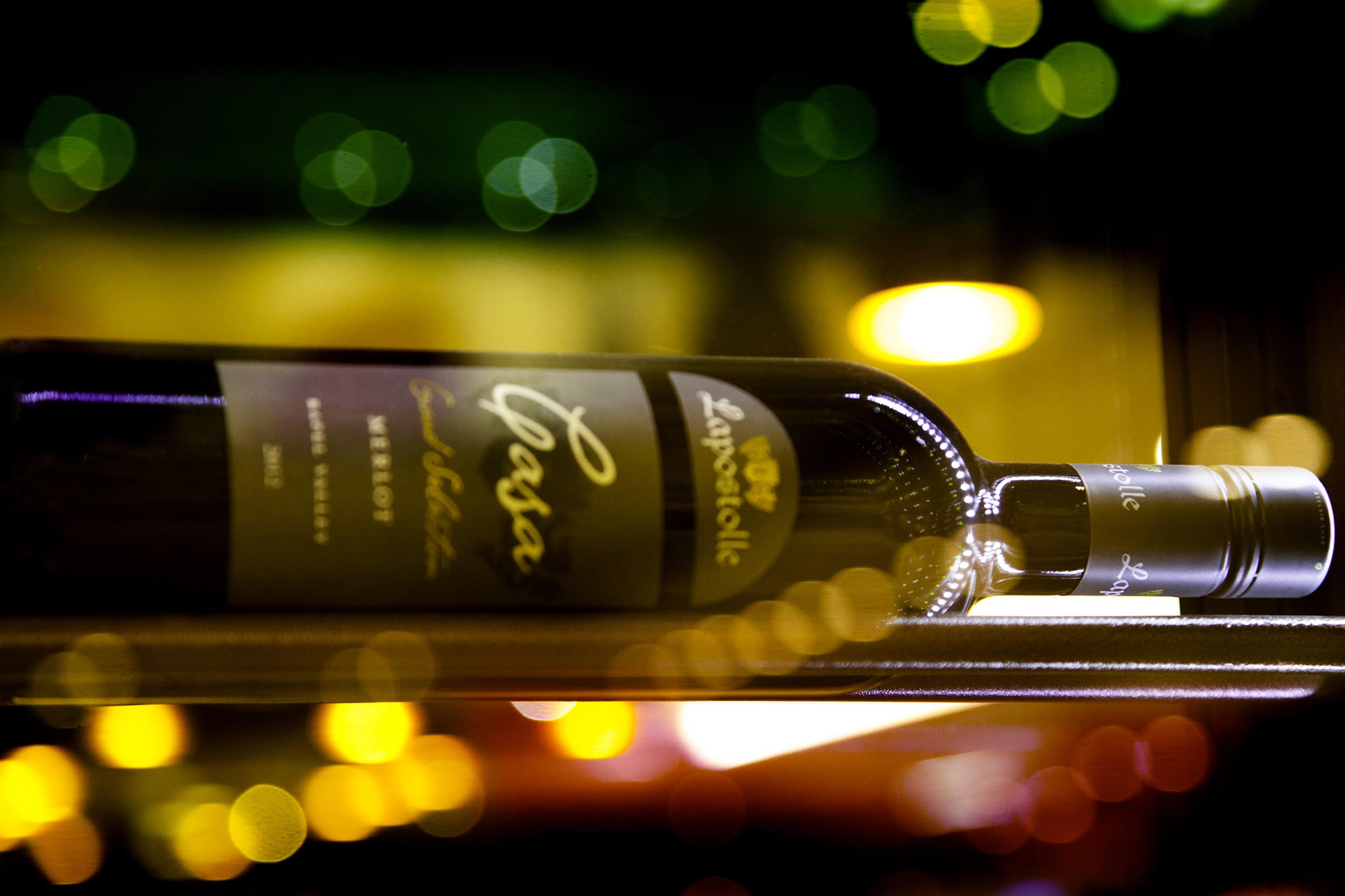 Hotel Regal Pacific סנטיאגו מראה חיצוני תמונה A bottle of wine
