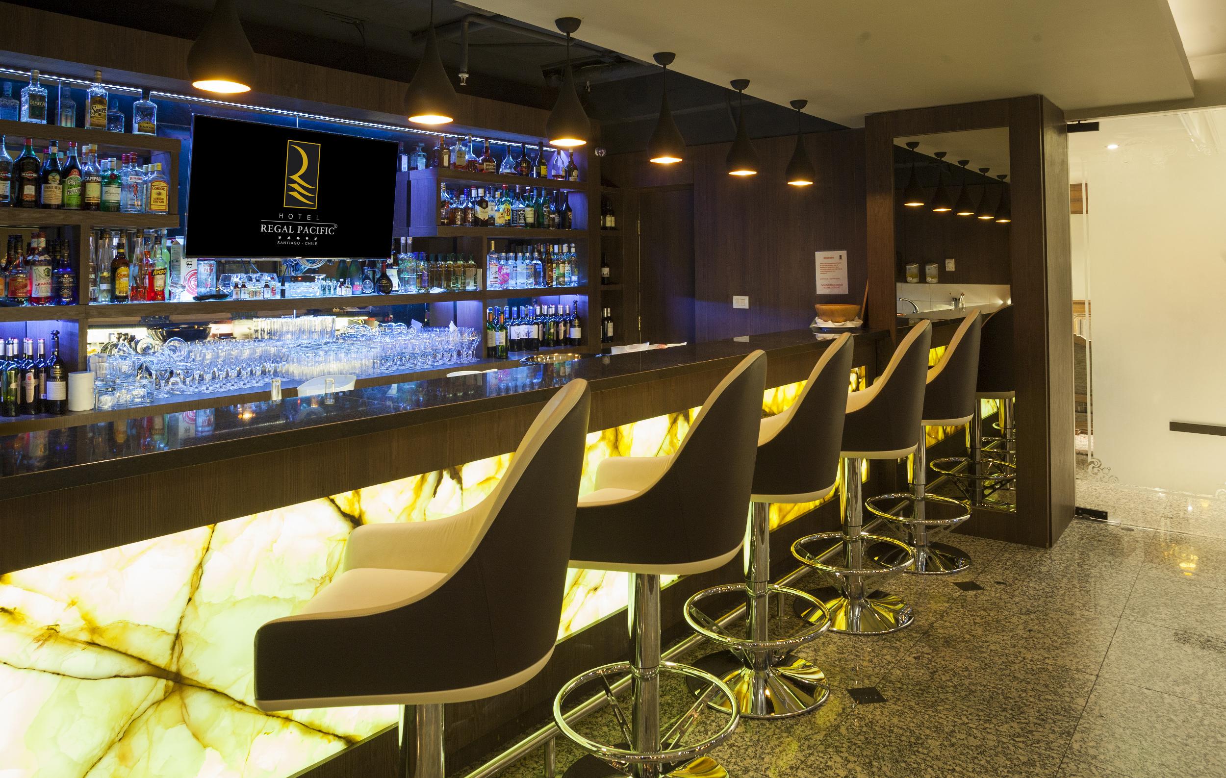 Hotel Regal Pacific סנטיאגו מראה חיצוני תמונה The bar at the R Lounge