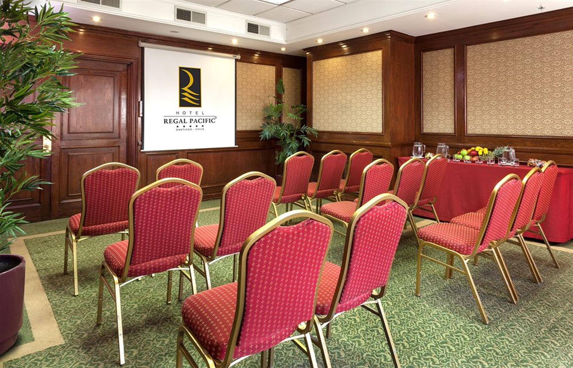 Hotel Regal Pacific סנטיאגו מראה חיצוני תמונה A meeting room at the Royal Regency Hotel
